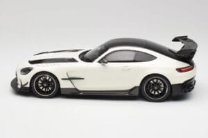 Mercedes AMG GT C190 Black Series Designo Diamond Weiß Metallic Minichamps 1:18 155032022 Metall — Bild 3 von 6