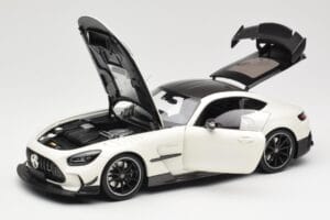 Mercedes AMG GT C190 Black Series Diamond White Metallic Minichamps 1:18 110032020 Metall — Bild 2 von 8