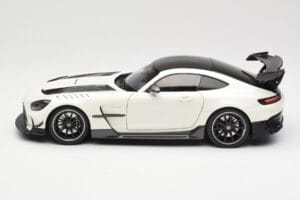 Mercedes AMG GT C190 Black Series Diamond White Metallic Minichamps 1:18 110032020 Metall — Bild 4 von 8