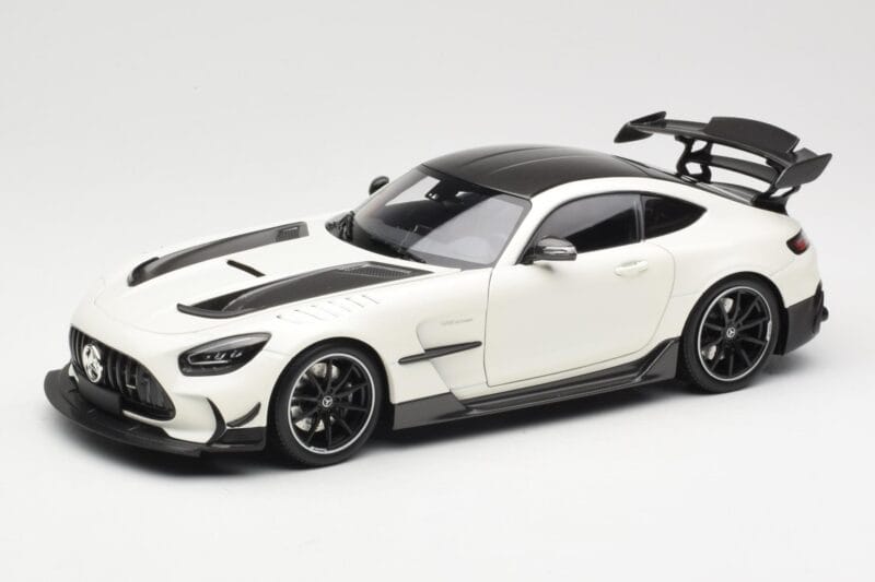 Mercedes AMG GT C190 Black Series Diamond White Metallic Minichamps 1:18 110032020 Metall
