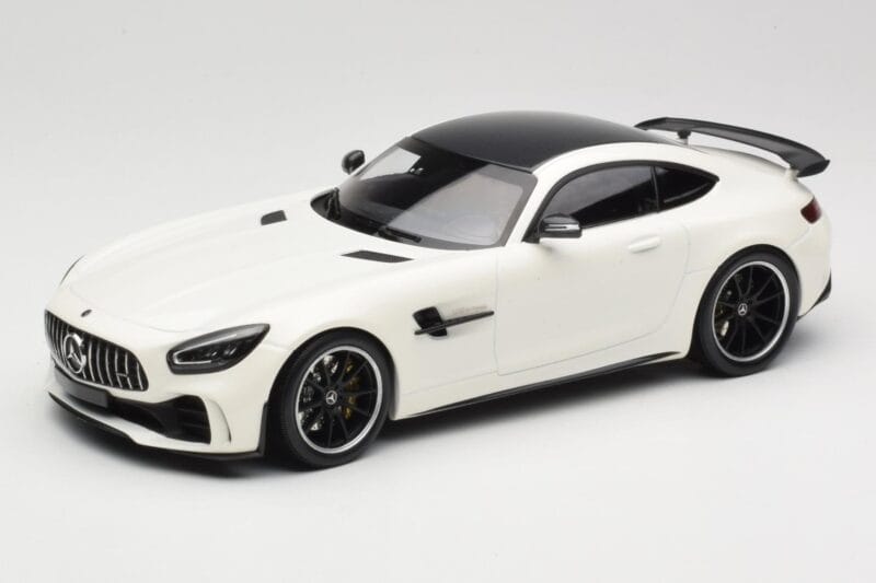 Mercedes AMG GT R C190 Weiß Metallic Minichamps 1:18 155036028 Metall