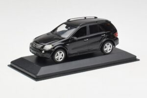 Mercedes AMG ML 63 W164 Schwarz Minichamps 1:43 400037670 Metall — Bild 2 von 4