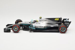 Mercedes AMG Petronas W08 V. Rossi Ride Swap Valencia December 2019 Minichamps 1:18 110191746 Metall — Bild 3 von 6