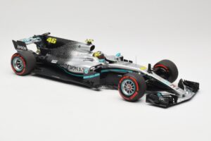 Mercedes AMG Petronas W08 V. Rossi Ride Swap Valencia December 2019 Minichamps 1:18 110191746 Metall — Bild 4 von 6