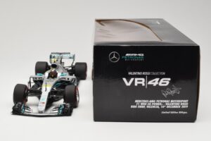 Mercedes AMG Petronas W08 V. Rossi Ride Swap Valencia December 2019 Minichamps 1:18 110191746 Metall — Bild 6 von 6