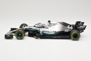 Mercedes AMG Petronas W10 #44 L. Hamilton F1 World Champion Dealer Edition 2019 Minichamps 1:18 B66960567 Metall — Bild 3 von 7