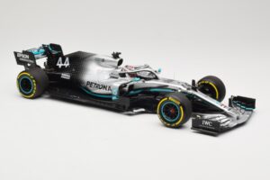 Mercedes AMG Petronas W10 #44 L. Hamilton F1 World Champion Dealer Edition 2019 Minichamps 1:18 B66960567 Metall — Bild 4 von 7