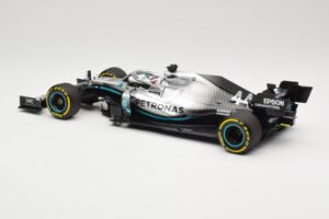 Mercedes AMG Petronas W10 #44 L. Hamilton F1 World Champion Dealer Edition 2019 Minichamps 1:18 B66960567 Metall — Bild 5 von 7