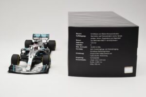 Mercedes AMG Petronas W10 #44 L. Hamilton F1 World Champion Dealer Edition 2019 Minichamps 1:18 B66960567 Metall — Bild 6 von 7