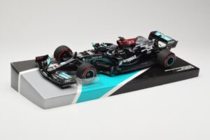 Mercedes AMG Petronas W12 E Performance #44 L. Hamilton Bahrain GP 2021 Minichamps 1:18 113210144 Metall — Bild 2 von 6