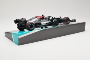 Mercedes AMG Petronas W12 E Performance #44 L. Hamilton Bahrain GP 2021 Minichamps 1:18 113210144 Metall — Bild 3 von 6