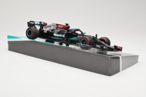 Mercedes AMG Petronas W12 E Performance #44 L. Hamilton Bahrain GP 2021 Minichamps 1:18 113210144 Metall — Bild 4 von 6