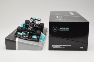 Mercedes AMG Petronas W12 E Performance #44 L. Hamilton Bahrain GP 2021 Minichamps 1:18 113210144 Metall — Bild 6 von 6