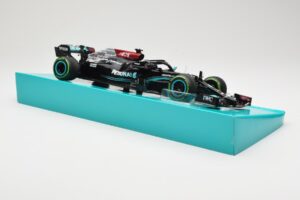 Mercedes AMG Petronas W12 E Performance #44 L. Hamilton Russian GP 2021 Minichamps 1:18 113211544 Metall — Bild 4 von 6