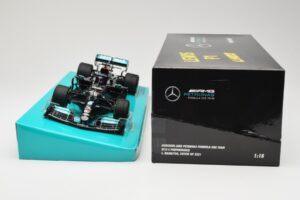 Mercedes AMG Petronas W12 E Performance #44 L. Hamilton Russian GP 2021 Minichamps 1:18 113211544 Metall — Bild 6 von 6