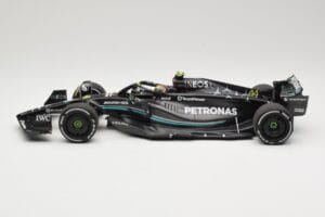 Mercedes AMG Petronas W14 E Performance #44 L. Hamilton Bahrain GP 2023 Minichamps 1:18 110230144 Metall — Bild 3 von 6