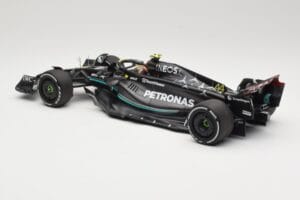 Mercedes AMG Petronas W14 E Performance #44 L. Hamilton Bahrain GP 2023 Minichamps 1:18 110230144 Metall — Bild 5 von 6