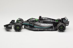 Mercedes AMG Petronas W14 E Performance #63 G. Russell Bahrain GP 2023 Minichamps 1:18 110230163 Metall — Bild 3 von 6