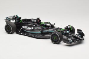 Mercedes AMG Petronas W14 E Performance #63 G. Russell Bahrain GP 2023 Minichamps 1:18 110230163 Metall — Bild 4 von 6