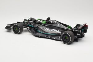 Mercedes AMG Petronas W14 E Performance #63 G. Russell Bahrain GP 2023 Minichamps 1:18 110230163 Metall — Bild 5 von 6