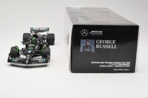 Mercedes AMG Petronas W14 E Performance #63 G. Russell Bahrain GP 2023 Minichamps 1:18 110230163 Metall — Bild 6 von 6