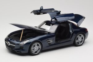 Mercedes SLS AMG C197 Blue Metallic Minichamps 1:18 180039021 Metall — Bild 2 von 8