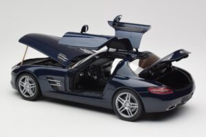 Mercedes SLS AMG C197 Blue Metallic Minichamps 1:18 180039021 Metall — Bild 5 von 8