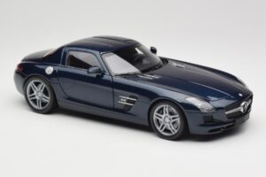 Mercedes SLS AMG C197 Blue Metallic Minichamps 1:18 180039021 Metall — Bild 6 von 8