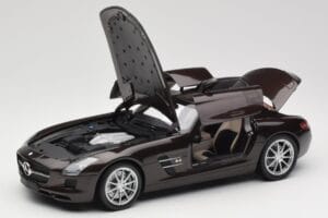 Mercedes AMG SLS C197 Brown Metallic Minichamps 1:18 100039028 Metall — Bild 2 von 8