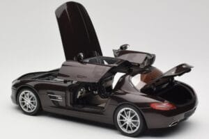 Mercedes AMG SLS C197 Brown Metallic Minichamps 1:18 100039028 Metall — Bild 5 von 8