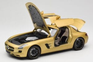 Mercedes AMG SLS C197 Gold Minichamps 1:18 100039024 Metall — Bild 2 von 8