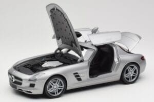 Mercedes AMG SLS C197 Grey Metallic Minichamps 1:18 100039025 Metall — Bild 2 von 8