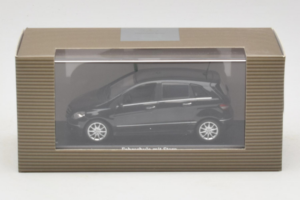 Mercedes B-Class W245 Fahrschule Schwarz Minichamps 1:43 MB005 Metall — Bild 4 von 4