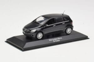 Mercedes B-Class W245 Cosmos Black Minichamps 1:43 B66962218 Metall — Bild 2 von 4