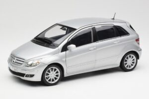 Mercedes B-Class W245 Silber Kyosho 1:18 B66962326 Metall