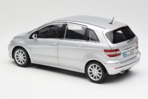Mercedes B-Class W245 Silber Kyosho 1:18 B66962326 Metall — Bild 7 von 8