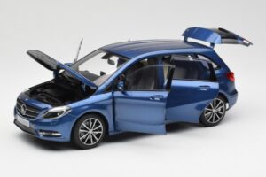 Mercedes B-Class W246 Lotus Blau Metallic Norev 1:18 B66961410 Metall — Bild 2 von 8