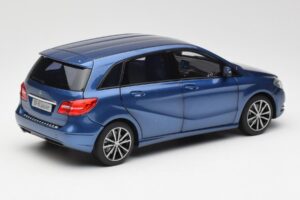 Mercedes B-Class W246 Lotus Blau Metallic Norev 1:18 B66961410 Metall — Bild 3 von 8