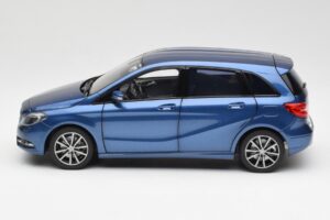 Mercedes B-Class W246 Lotus Blau Metallic Norev 1:18 B66961410 Metall — Bild 4 von 8