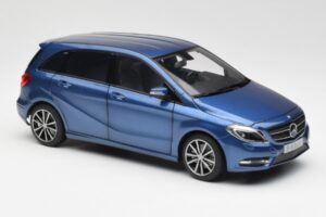 Mercedes B-Class W246 Lotus Blau Metallic Norev 1:18 B66961410 Metall — Bild 6 von 8