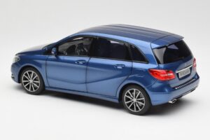 Mercedes B-Class W246 Lotus Blau Metallic Norev 1:18 B66961410 Metall — Bild 7 von 8