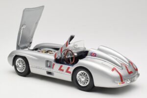 Mercedes 300 SLR W196S #722 S. Moss / D. Jenkinson Mille Miglia Winner 1955 Maisto 1:18 536887 Metall — Bild 5 von 8
