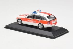 Mercedes C-Class S203 Notarzt Minichamps 1:43 430030190 Metall — Bild 3 von 4