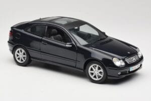 Mercedes C-Class Sports Coupe CL203 Blau Maisto 1:18 B66962124 Metall — Bild 6 von 8