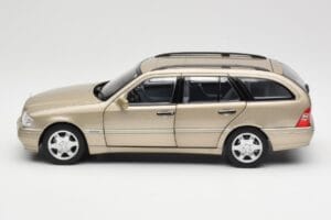 Mercedes C-Class T-Model W202 Smoke Silver Norev 1:18 183388 Metall — Bild 5 von 8