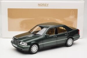 Mercedes C-Class W202 Malachite Green Norev 1:18 183372 Metall — Bild 8 von 8