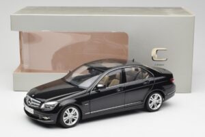 Mercedes C-Class W204 Avantgarde Obsidian Schwarz AUTOart 1:18 76264-R1 Metall — Bild 8 von 8