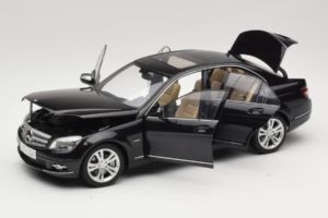 Mercedes C-Class W204 Obsidian Black AUTOart 1:18 B66962367 Metall — Bild 2 von 8