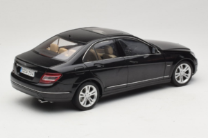 Mercedes C-Class W204 Obsidian Black AUTOart 1:18 B66962367 Metall — Bild 3 von 8