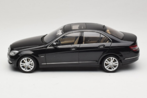 Mercedes C-Class W204 Obsidian Black AUTOart 1:18 B66962367 Metall — Bild 4 von 8